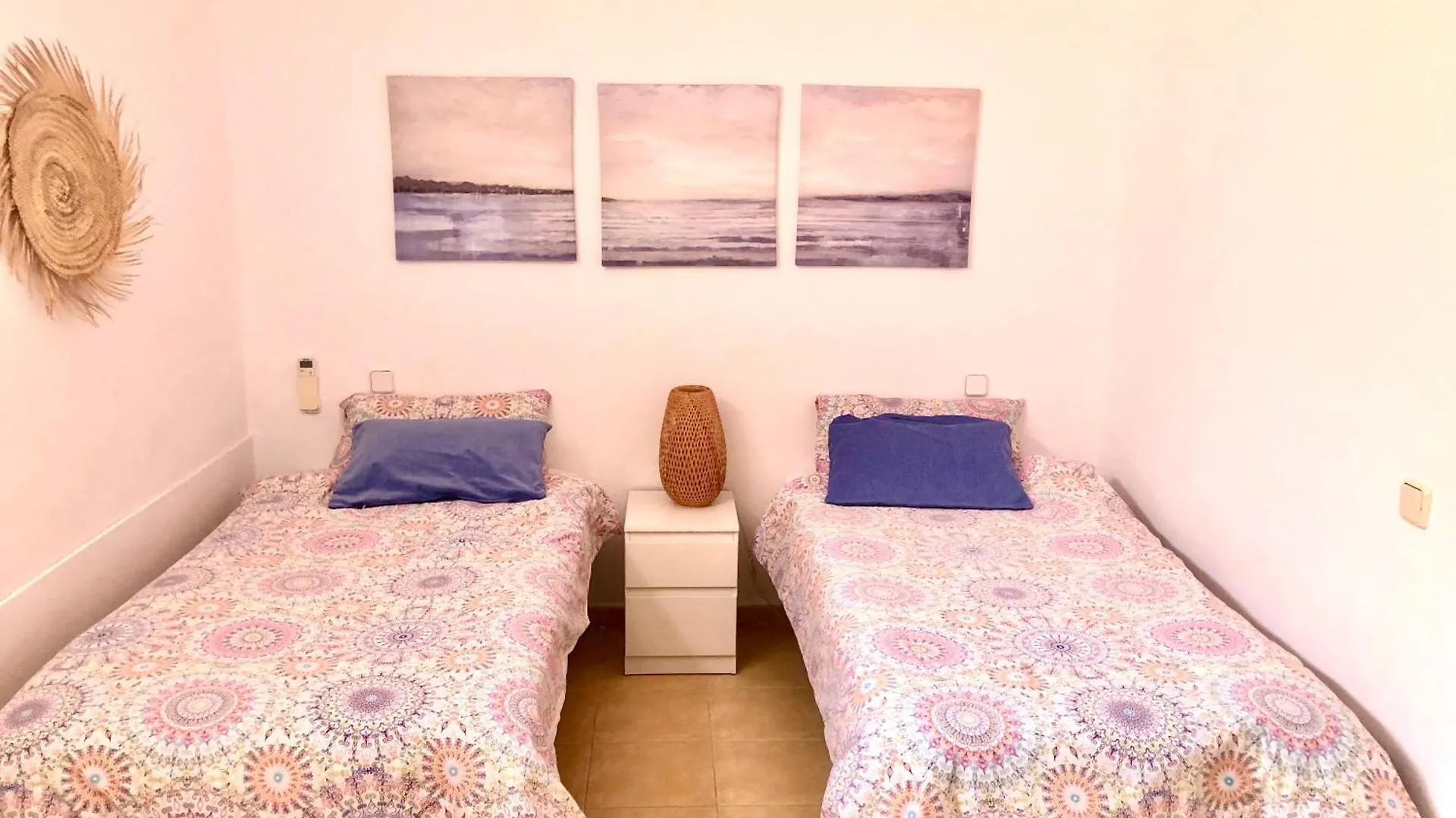 Beach And Golf 4 Bedroom Holiday Home 마스팔로마스