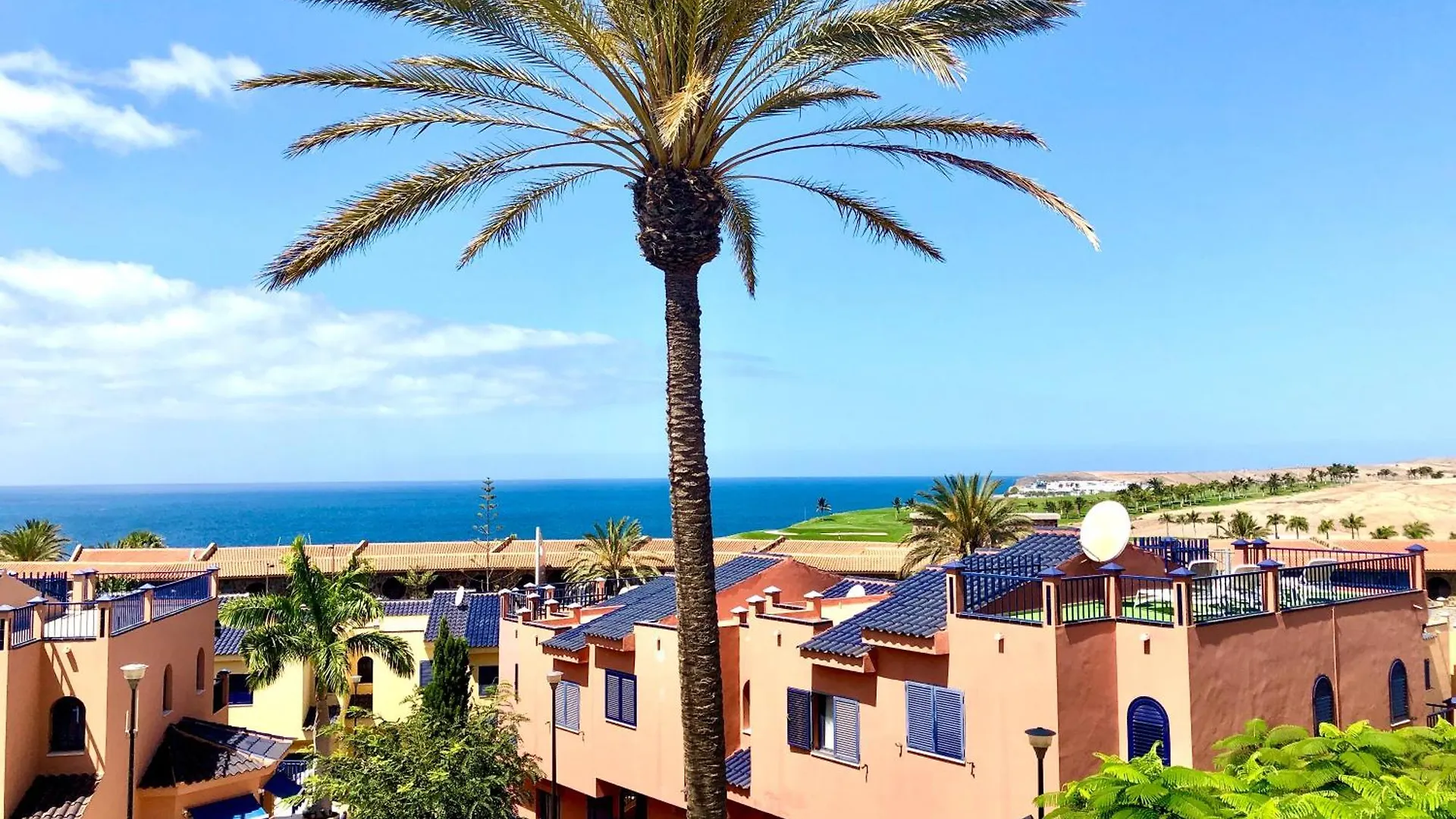 Beach And Golf 4 Bedroom Holiday Home 마스팔로마스