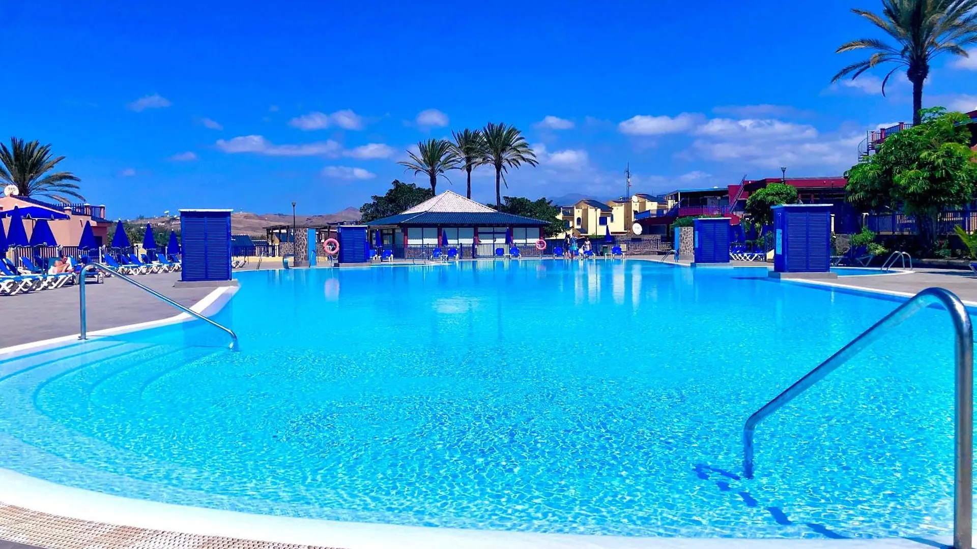 Beach And Golf 4 Bedroom Holiday Home 마스팔로마스