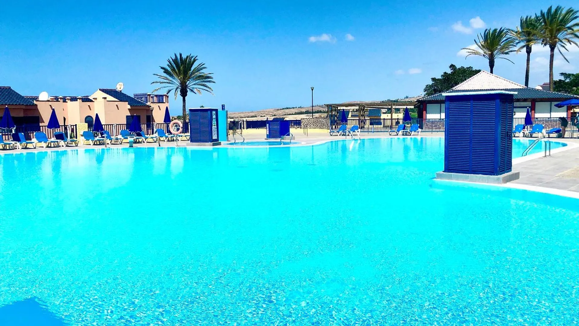 Beach And Golf 4 Bedroom Holiday Home 마스팔로마스